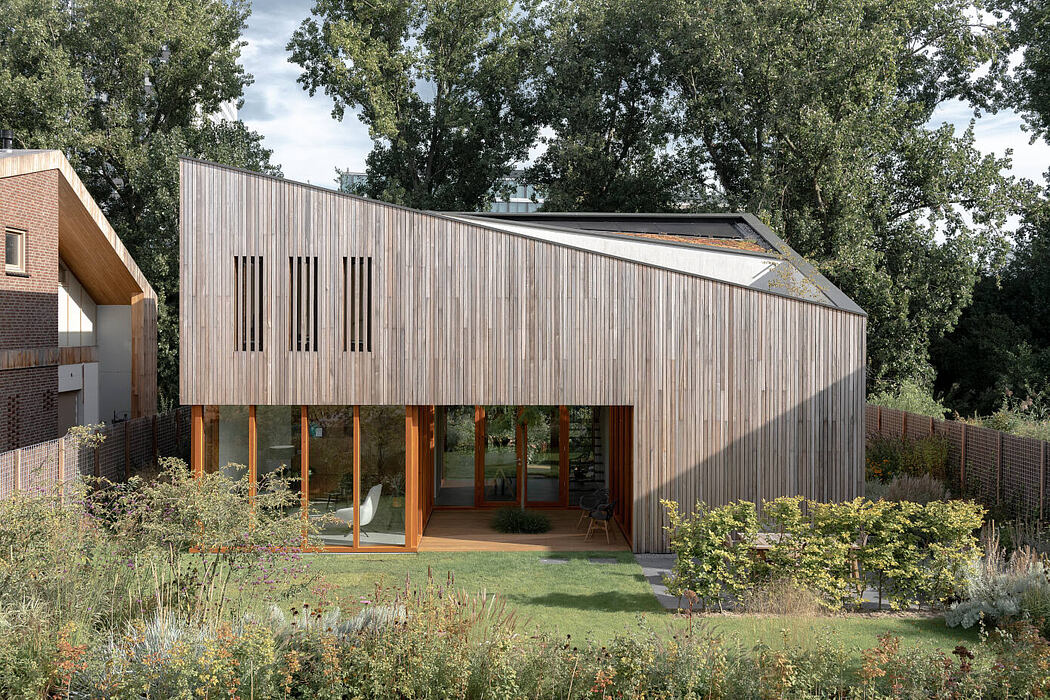 Patiovilla Leonidas by Studio Aaan