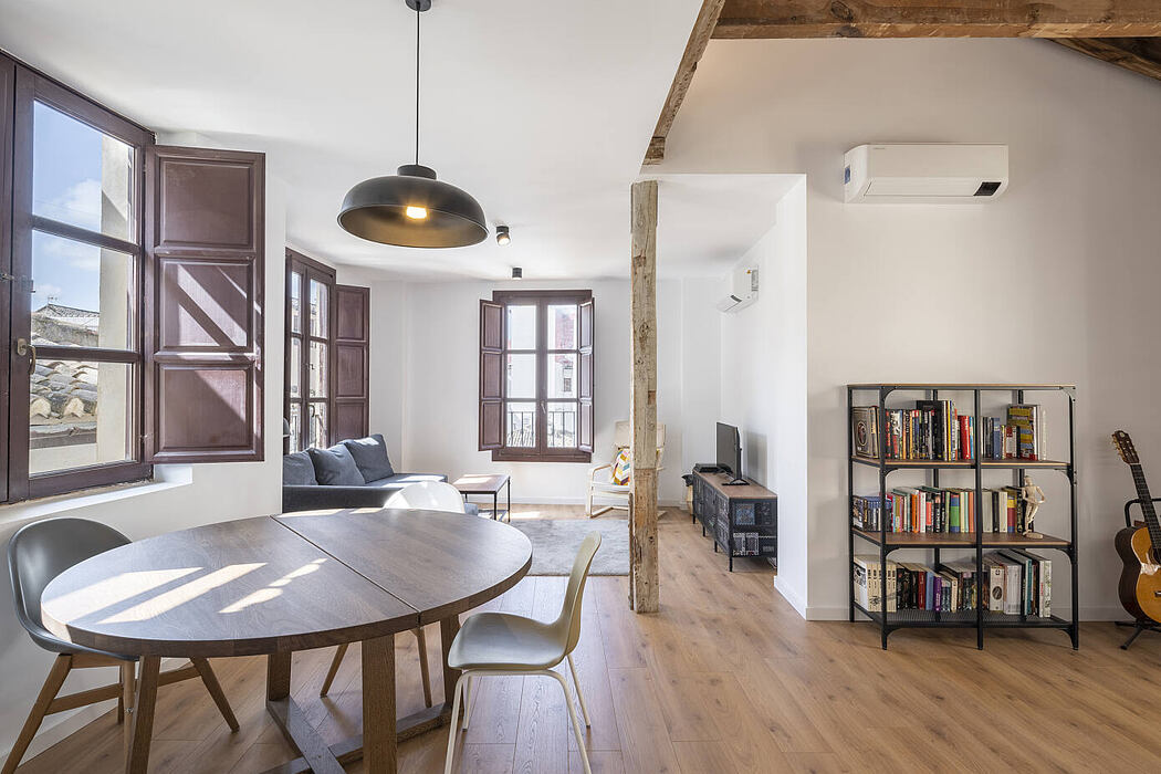 Home Renovation in a Cathedral by CMYK Arquitectos