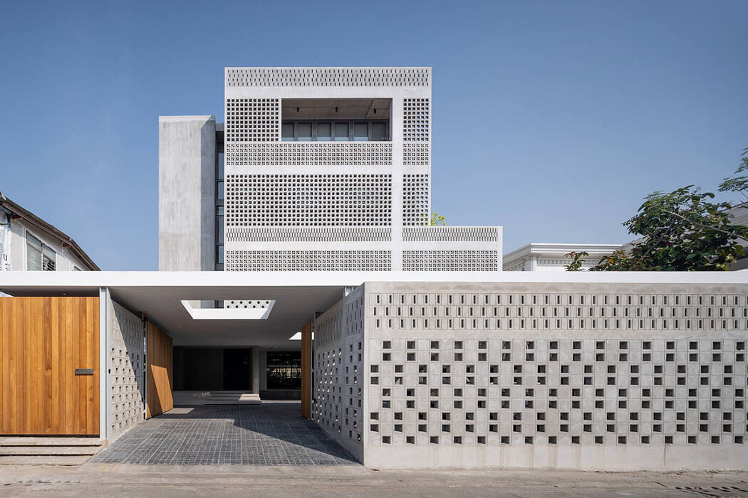 Sailom House by Anonym