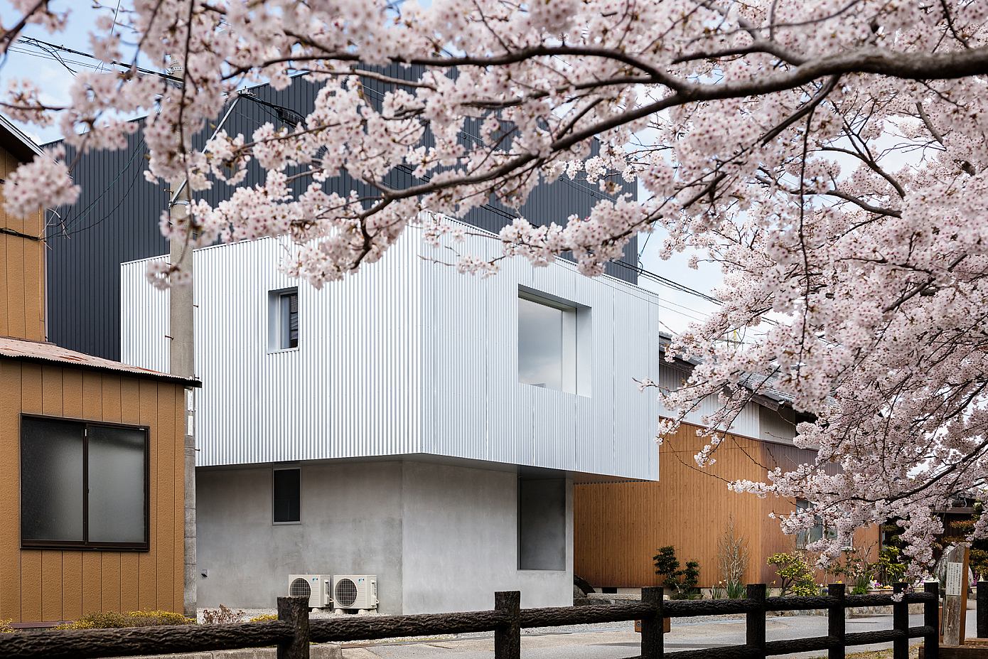 Frame House by Kouichi Kimura